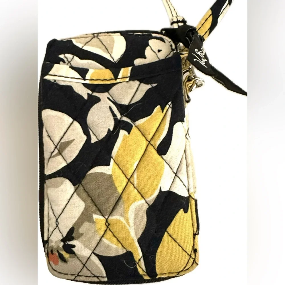 NWOT NEW Vera Bradley Dogwood Floral Wristlet Wallet Quilted ID Window Retired - Picture 6 of 6